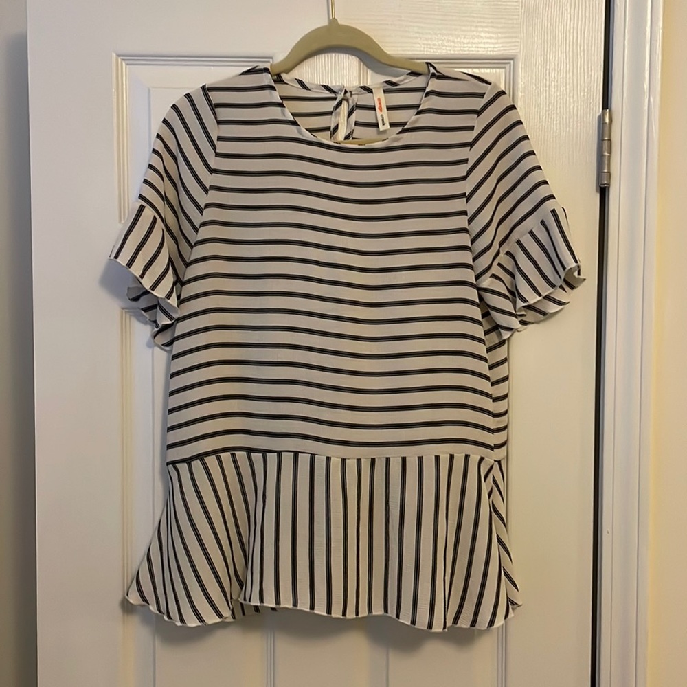 Black and Whits stripped peplum top